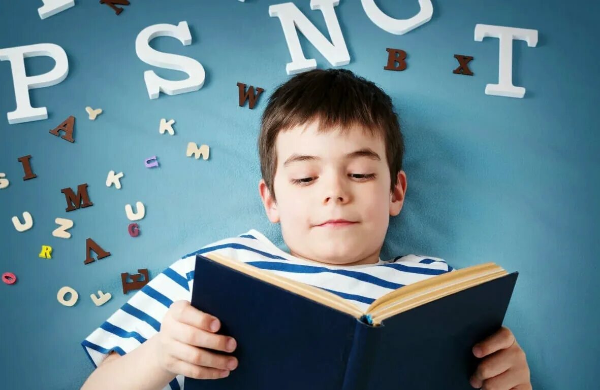 дети на уроке английского. английский для детей. школа иностранного языка в бруклине. школа иностранных языков для детей. английская школа.