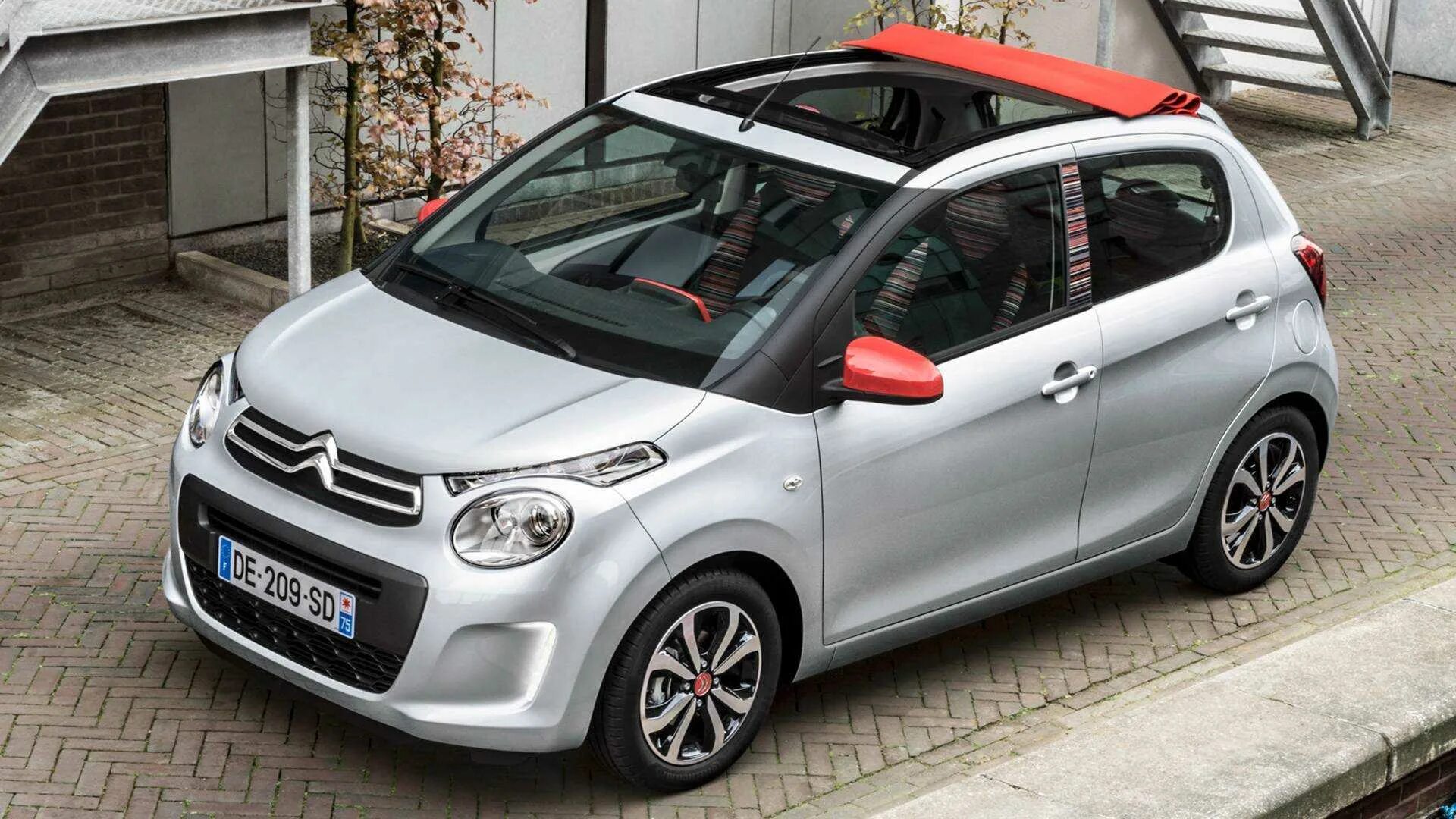 Spyker koenigsegg. Mclaren 12c красный. Fiat 500c. Альфа ромео 4с. Спорткары mclaren 12c.