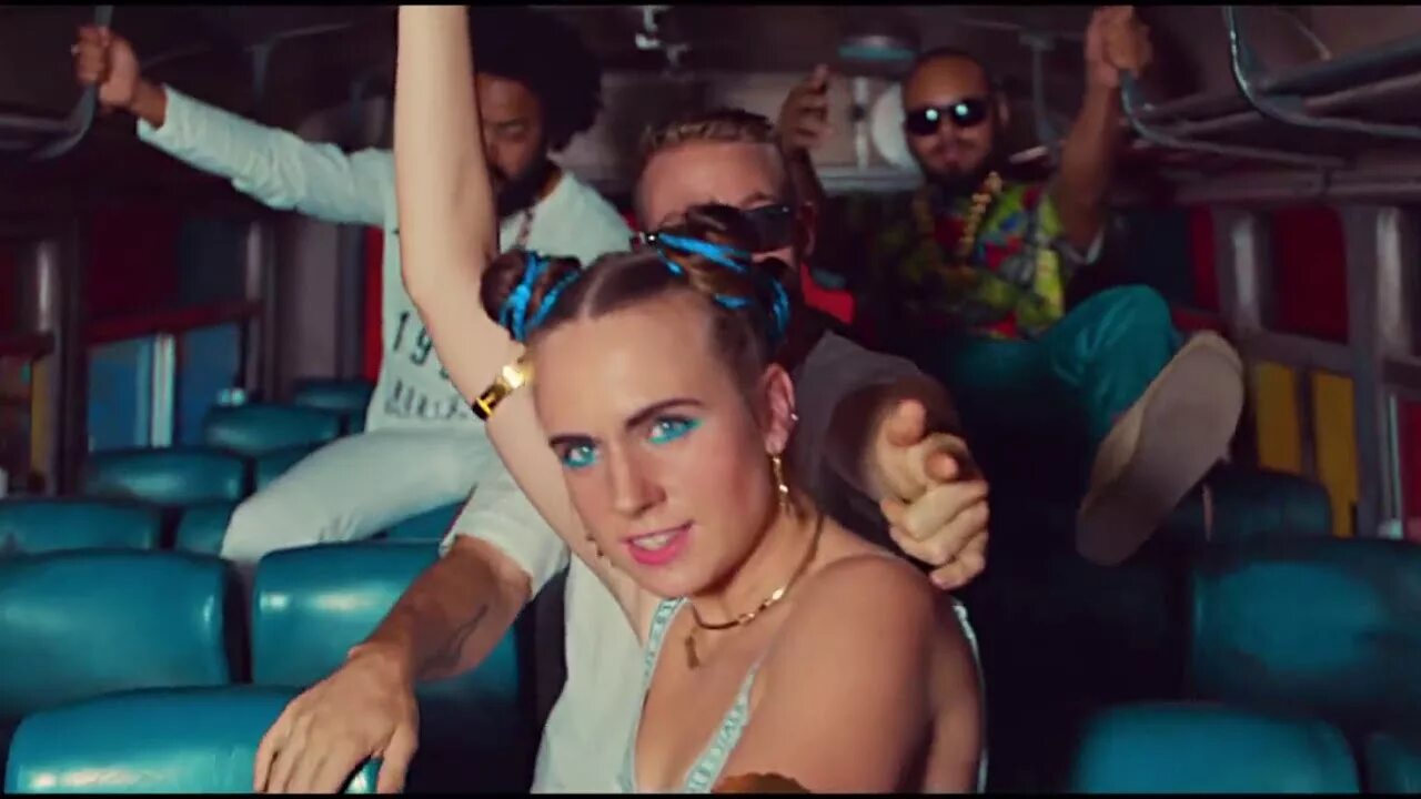 Major lazer mø. MØ певица Major Lazer. Major Lazer солистка. Mo певица Lean on. Major Lazer девушка.