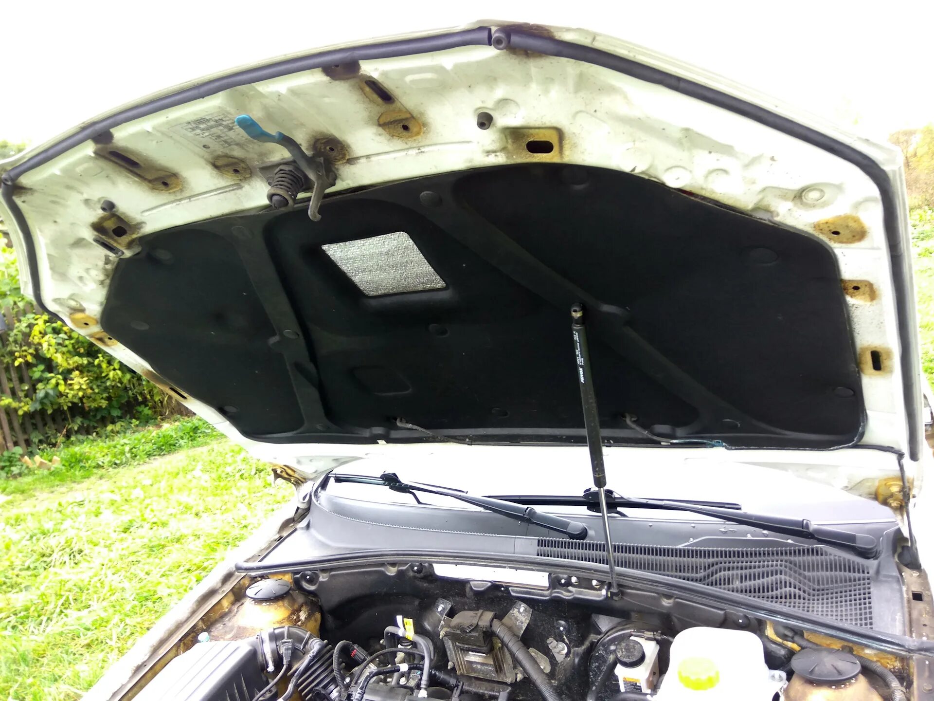 Toyota 53341-bz130. Дэу джентра под капотом. Капот дэу гентра. Капот для daewoo gentra ii. 94558179 - 94558179 капот в сборе.