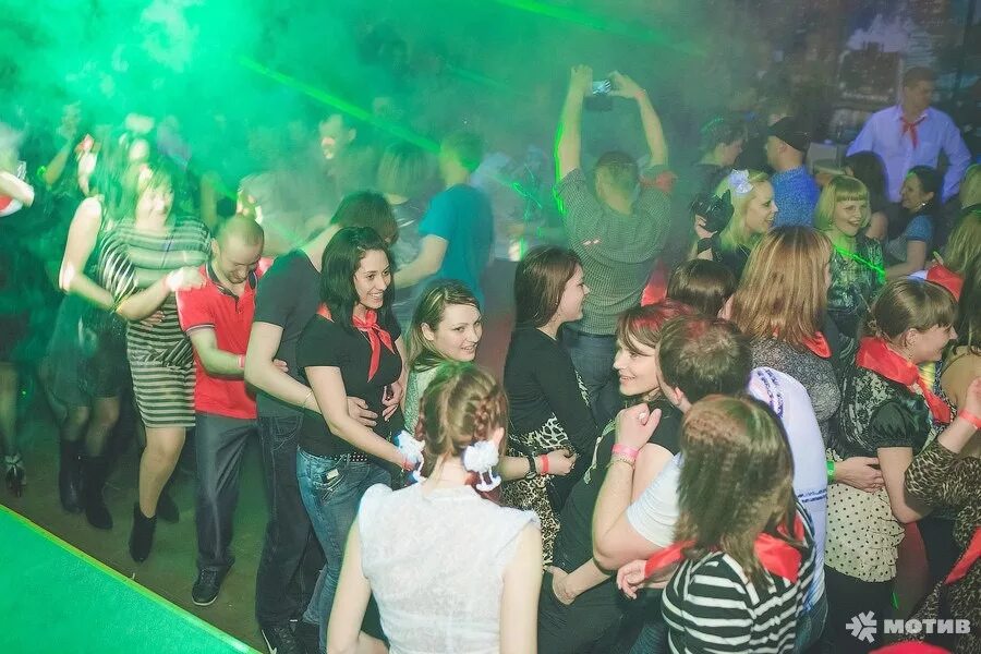Клуб в обнинске. Кафе да винчи усть илимск. Дискотека клубы москвы. Дискотека старый город обнинск. Город обнинск дискотека старый город.