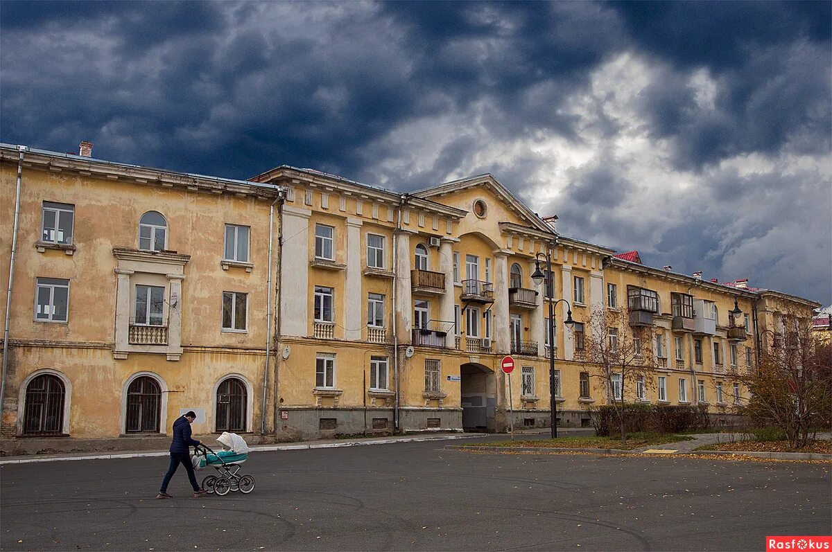 Историческая застройка посёлка шлюзовой. Микрорайон шлюзовой тольятти. Набережная шлюзовой тольятти. Тольятти поселок шлюзовой. Ансамбль застройки посёлка шлюзовой.