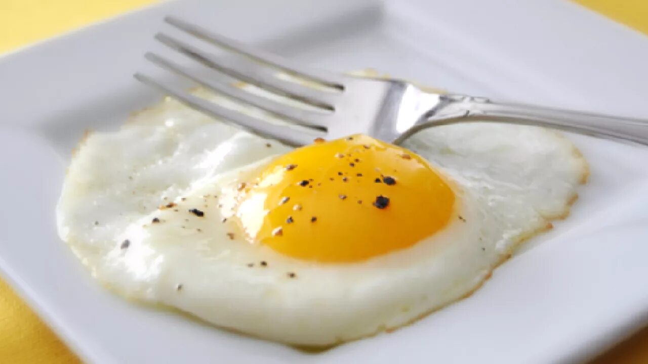 Eggs up. Sunny Side up яичница. Sunny Eggs. Sunny Side Eggs. Side up Eggs.