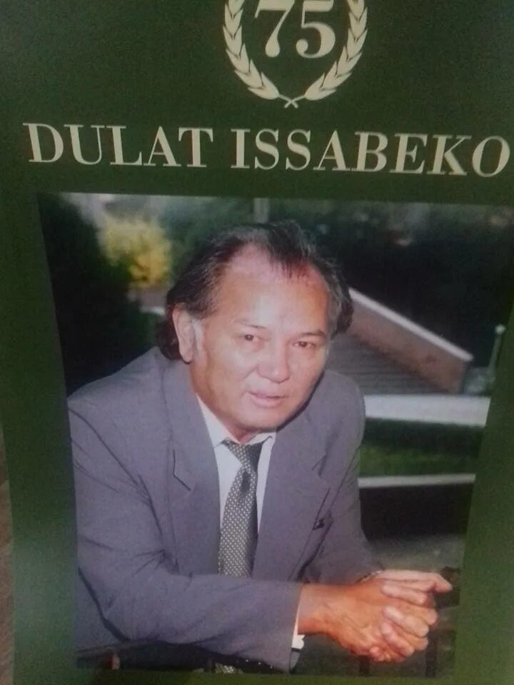 Книги Дулат Исабеков. Дулат Исабеков өмірбаяны презентация. Дулат Исабеков фото. Гаухар тас книга Дулаи Исабеков. Әпке пьесасы