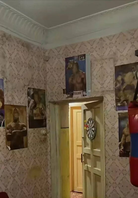 Колян из реальных пацанов. Квартира коляна в перми экскурсия. Музей квартира коляна пермь. Реальные пацаны квартира коляна. Колян из реальных пацанов.