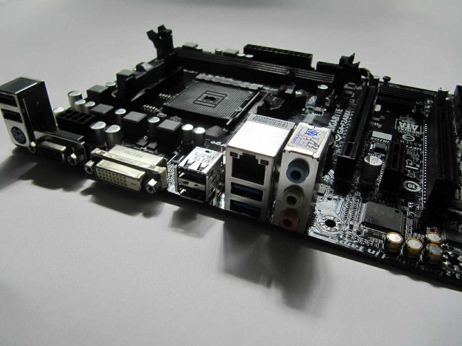 Ga f2a88xm ds2. Gigabyte ga-f2a88xm-ds2. fm2+ gigabyte ga-f2a88xm-ds2. f2a88xm-ds2.