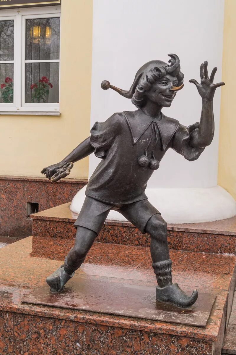 статуя героев