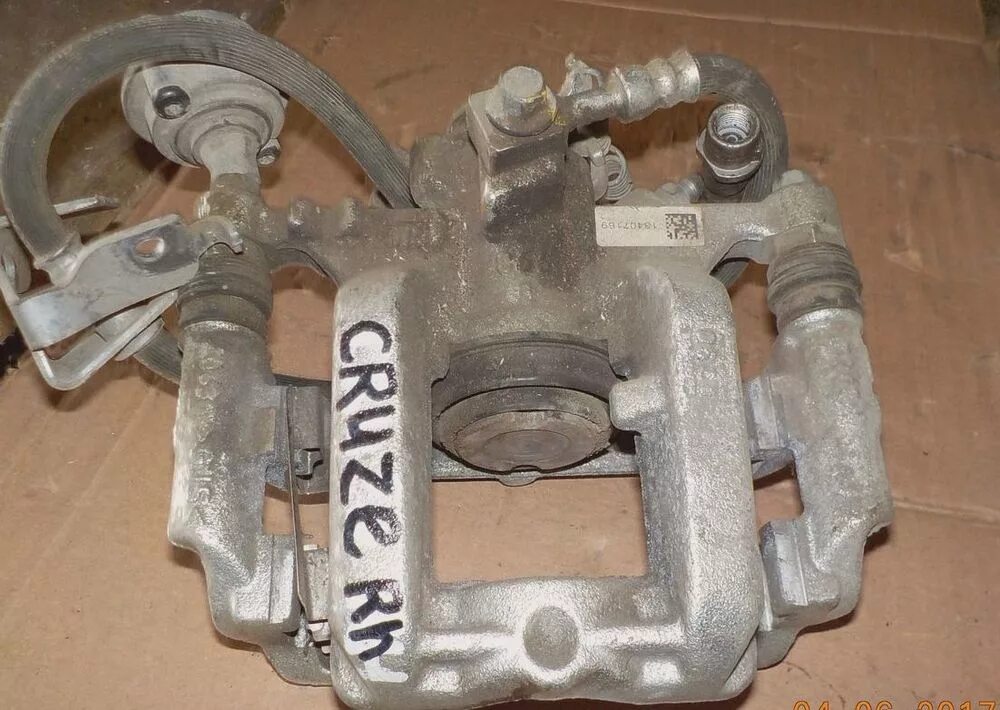 Задний тормозной суппорт шевроле круз р 15. Суппорт задний шевроле круз 1. 6. 6. Нива шевроле 2011 передний левый суппорт.