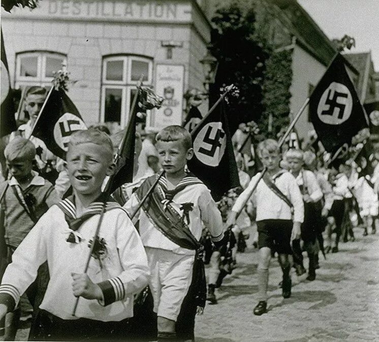 Potpourri der hitlerjugend. Skaramanga 1972 гитлерюгенд. Танковая дивизия гитлерюгенд. Potpourri der hitlerjugend. Группа гитлерюгенд.