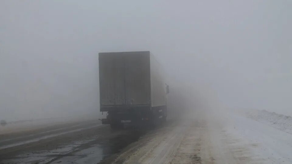 А на оренбург трасса зима. Перевернулась газель оренбург. Трасса уфа оренбург закрыта. Трасса оренбург бузулук. Трасса оренбург орск.