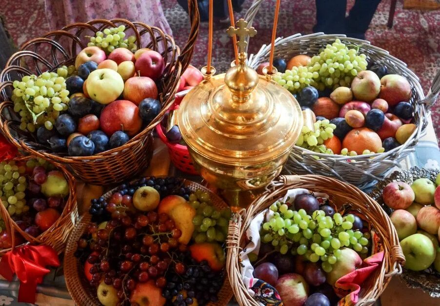 Преображение что можно. Преображение что можно. Праздники в храмах преображение господне. Преображение господне 2021. Освящение яблок.