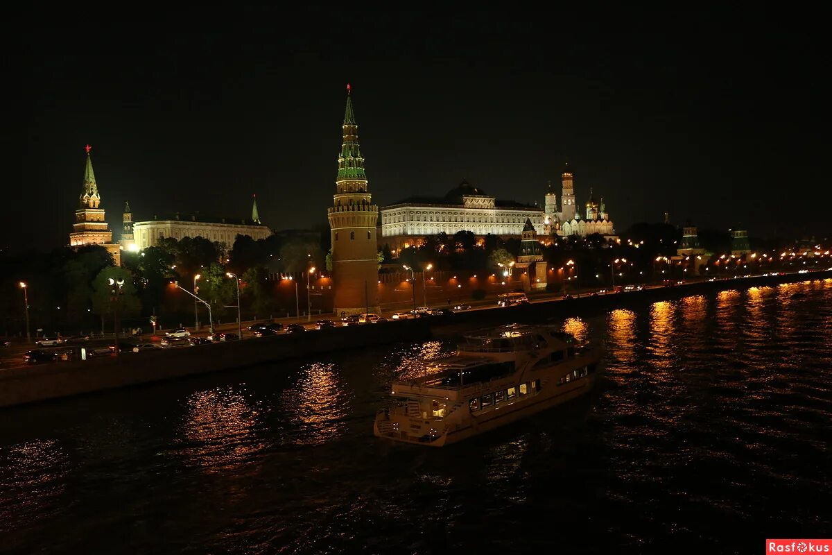 Вечерняя москва выпуски. Вечерняя Москва. Ночная Москва любительская съемка. Вечерняя Москва фото. Москва любительские фото.