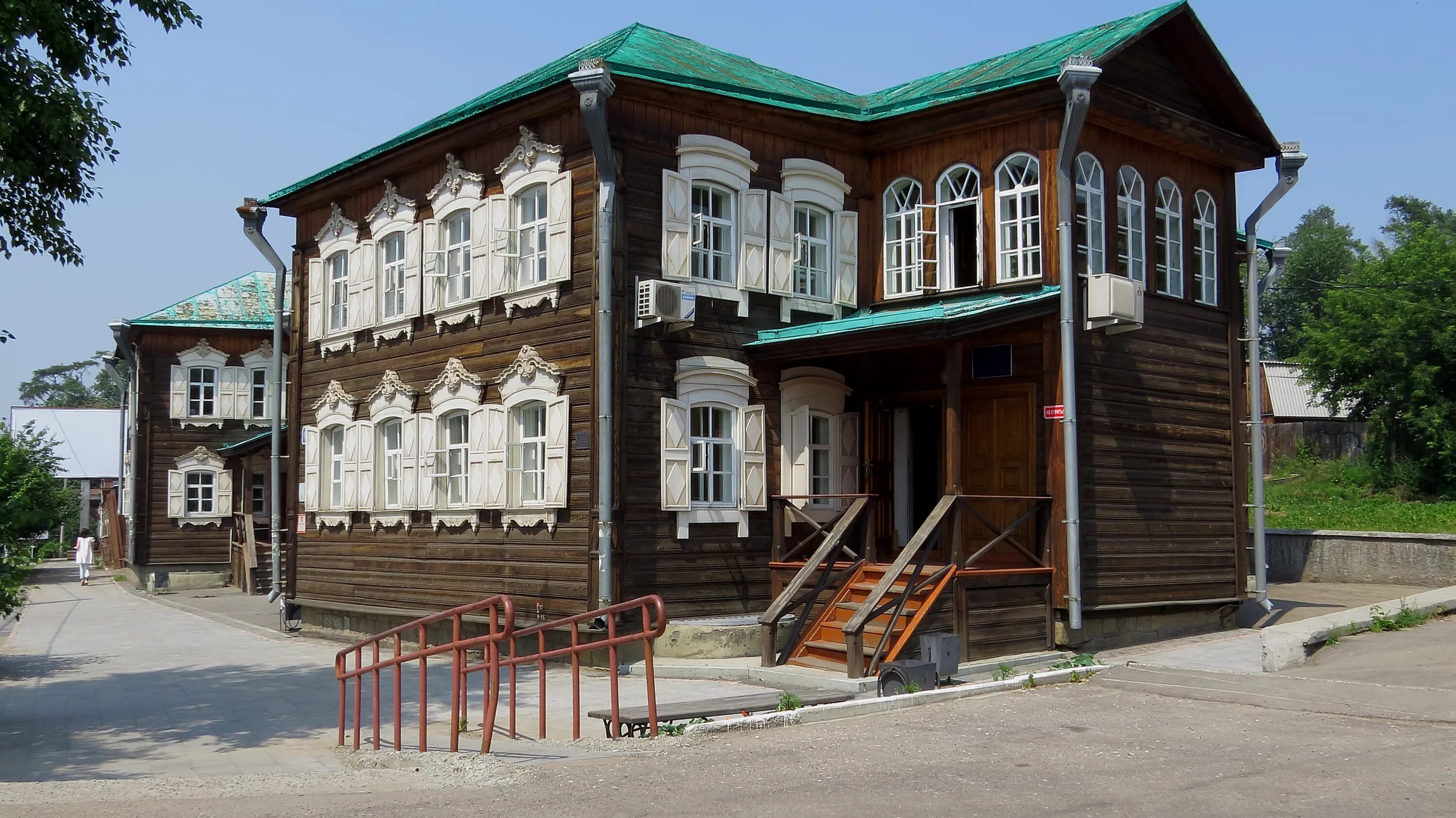 Понедельник в городе иркутске. Памятники деревянного зодчества Иркутска Иркутск. Усадьба Сукачева Иркутск. Деревянная архитектура Иркутска Седова.