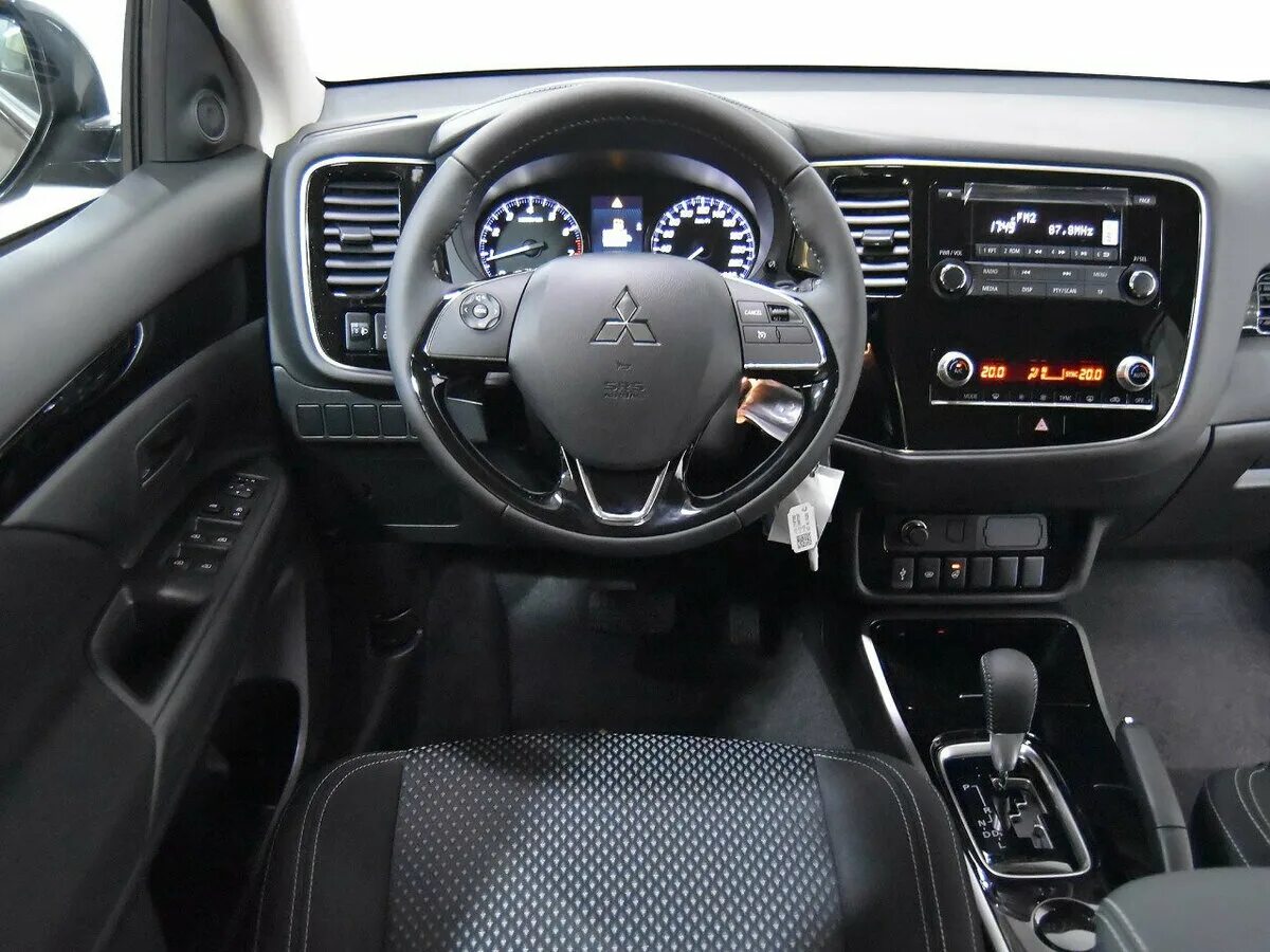 Mitsubishi outlander 2020 салон. сколько ходит аутлендер 3. Mitsubishi outlander 2021 interior. митсубиси аутлендер 2021. митсубиси аутлендер 2019 интерьер.