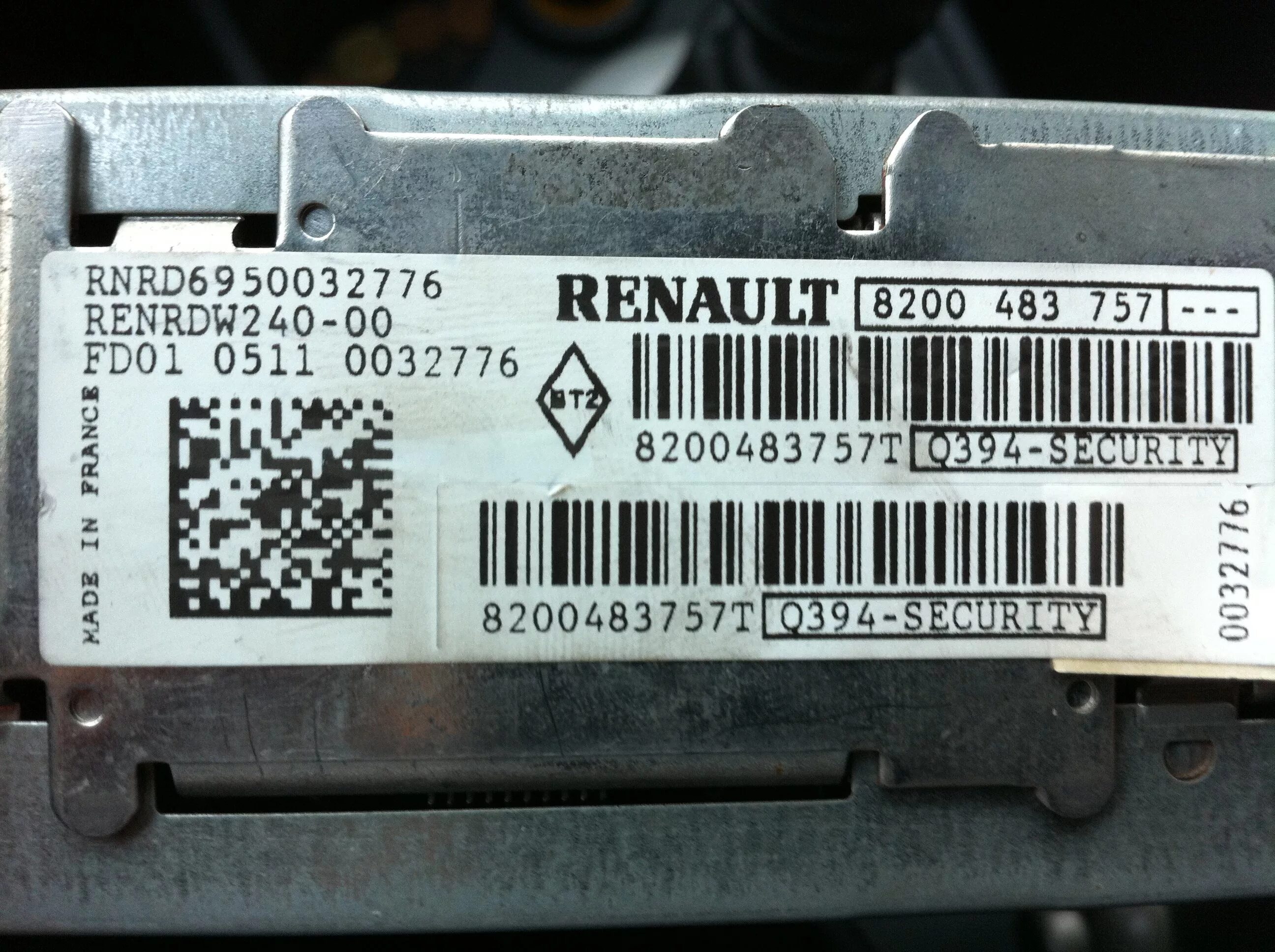 Renault code. Вин коду Рено Логан. Renault Duster код магнитолы. Код автомагнитолы Renault Sandero. Код магнитолы Рено Логан.