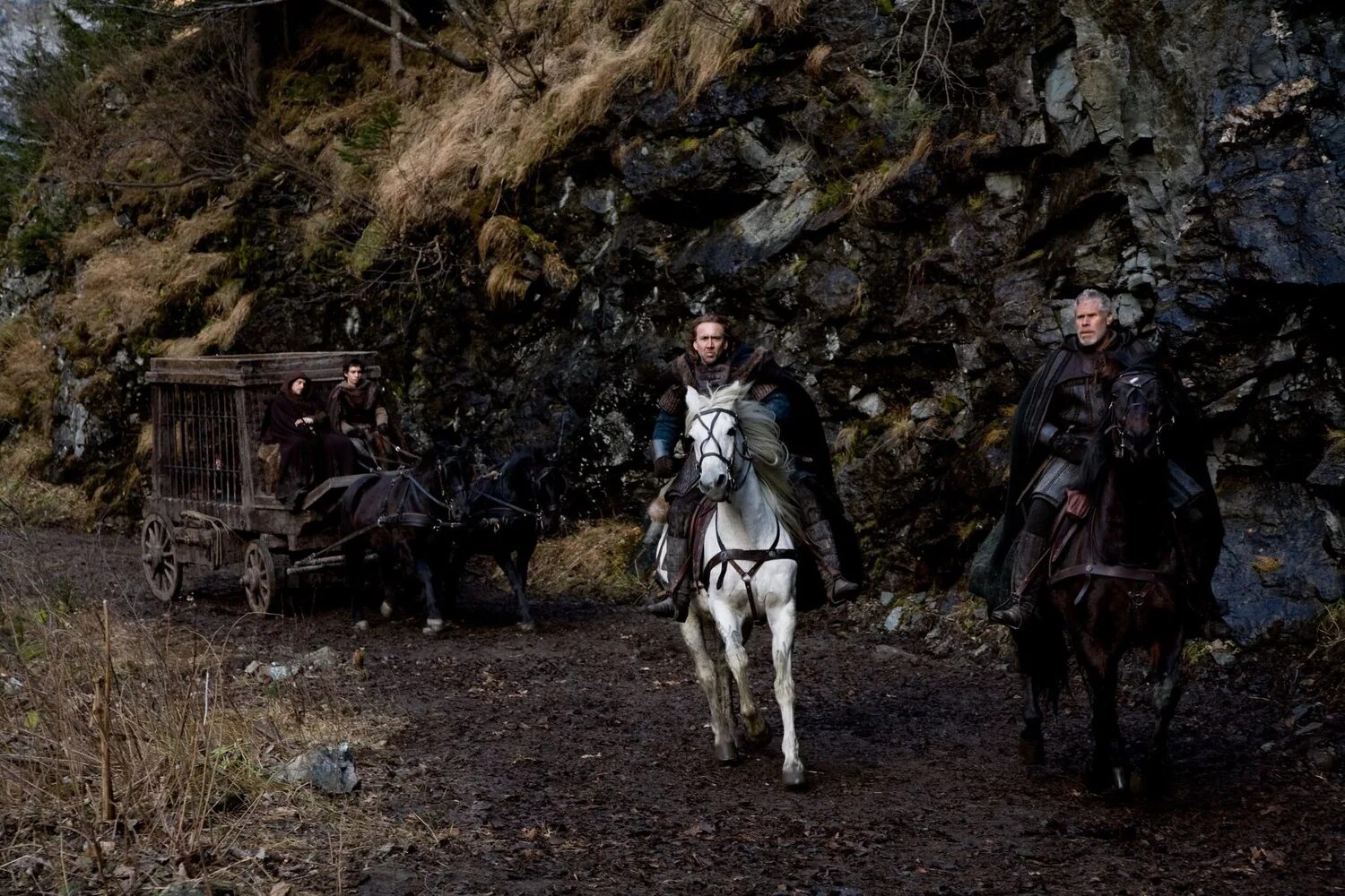 Ведьм 2010. Девушка из фильма время ведьм. Клэр фой ведьма. Стивен кэмпбелл мур время ведьм. Время ведьм (2010).