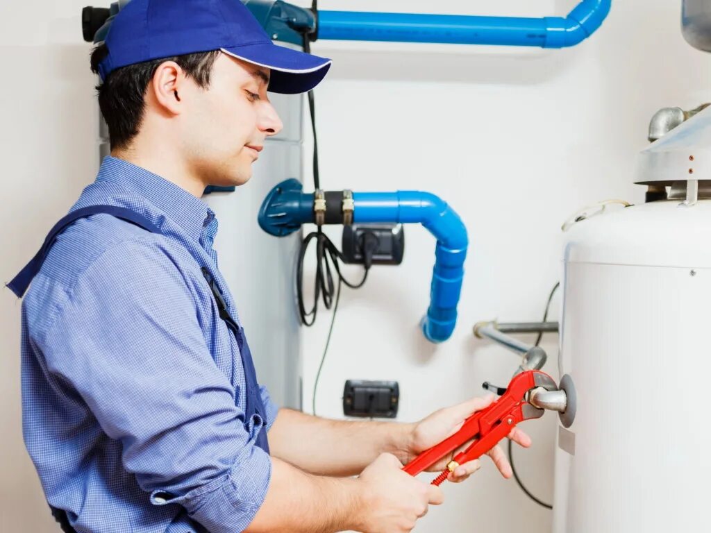 Сантехник отопление. Монтажник отопления и водоснабжения. Сантехник. Монтаж отопления и водоснабжения. Система отопления.