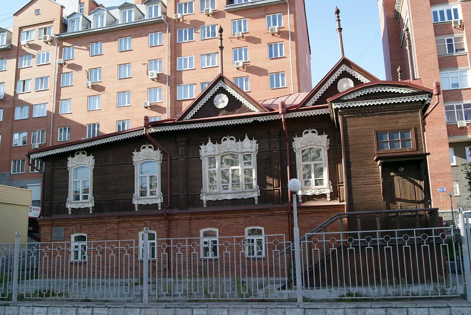 Высотки новосибирска. Железнодорожная 15/1 новосибирск. Дом железнодорожном районе новосибирск. Нарымская, 17/2. Жк эталон екатеринбург.