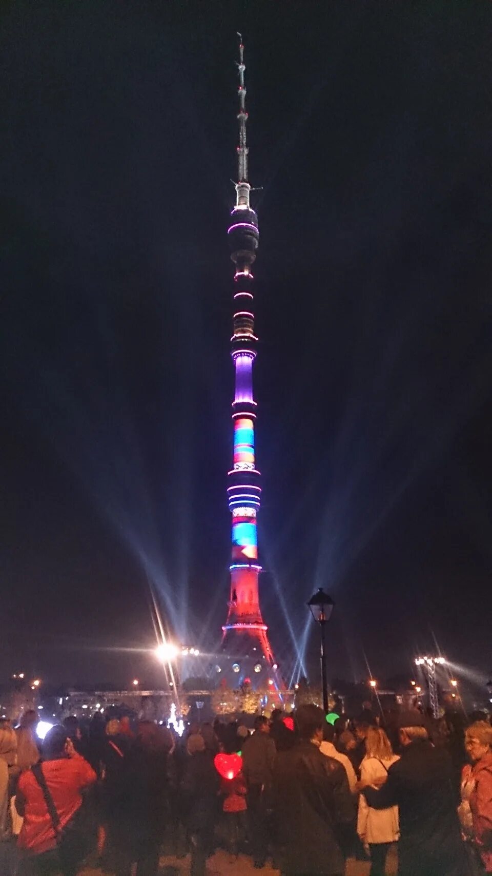 Массовка москва. Массовка в останкино подработка. Останкино массовка. Массовка зритель платно в останкино жить здорово. Массовка авиамоторная.