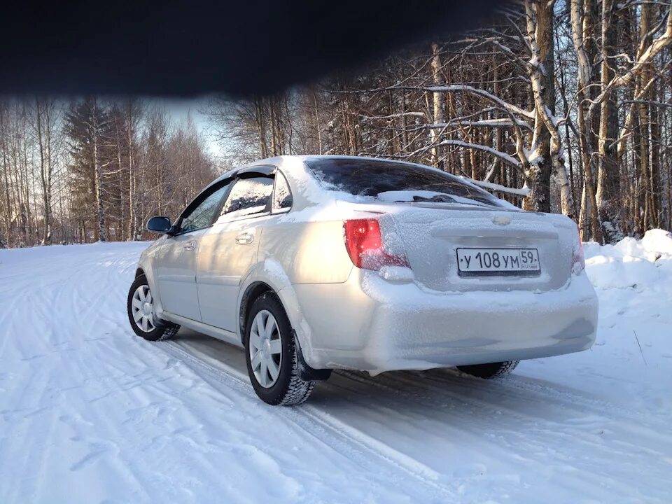 Chevrolet Lacetti 2008 зима. Chevrolet Lacetti, 2008 зимой. Шевроле Лачетти в снегу. Шевроле Лачетти седан белый.