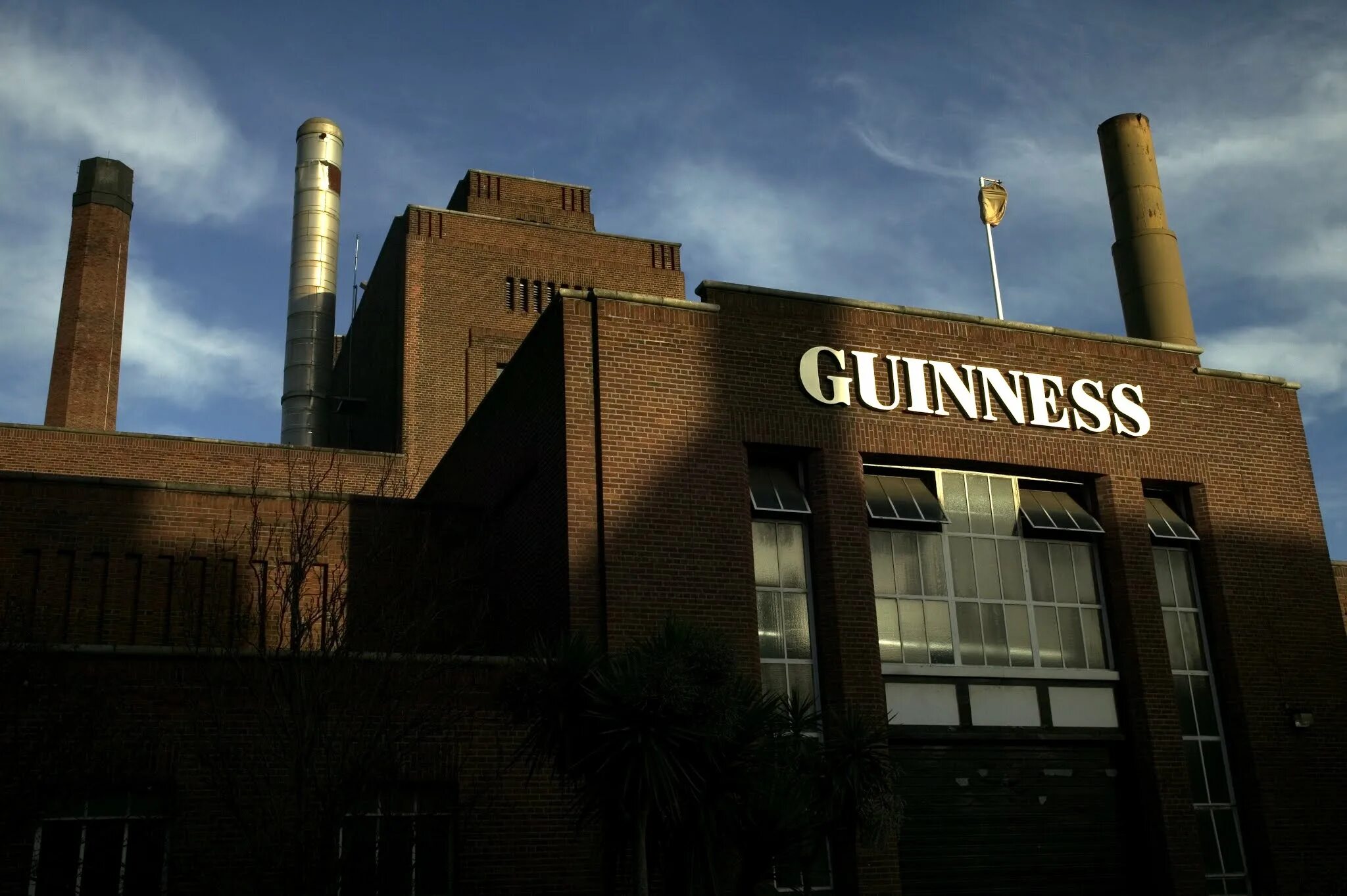 Дублин завод Гиннес. Пивоварня Гиннесс Ирландия. Guinness завод в Дублине.