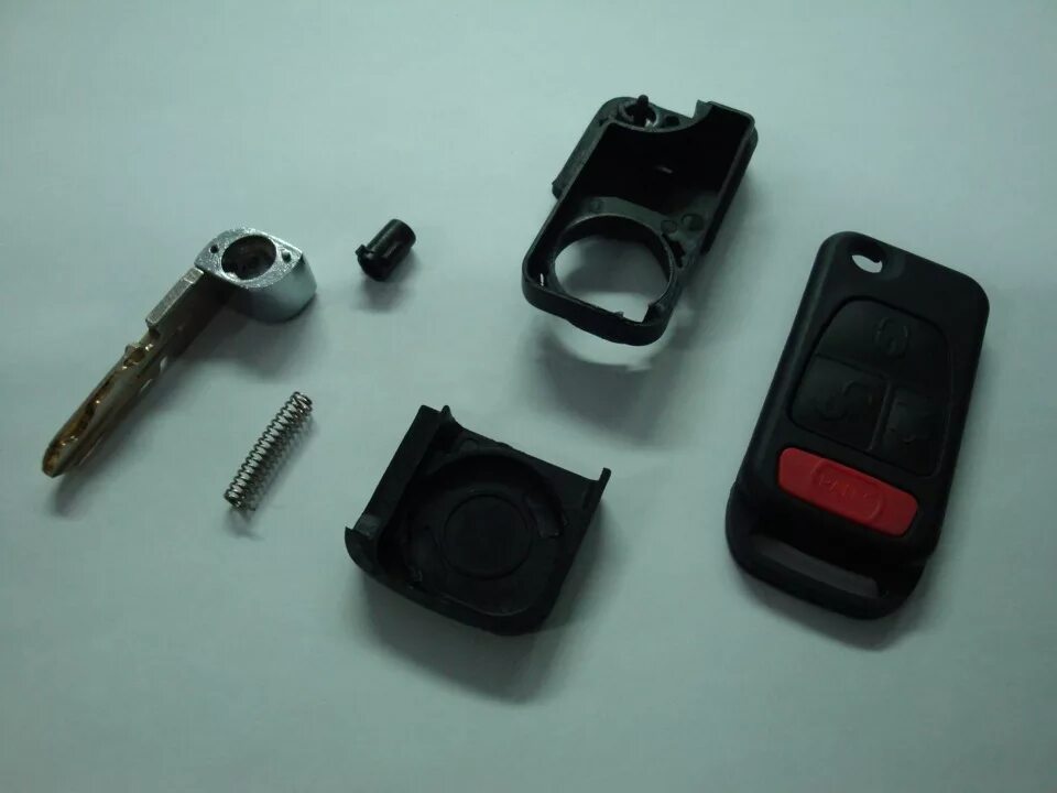 Ключ 124. Ключ 124. Ключ мерседес с 180. Ключ на мерседес 140 с тремя кнопками. Ключ 124 мерседес.