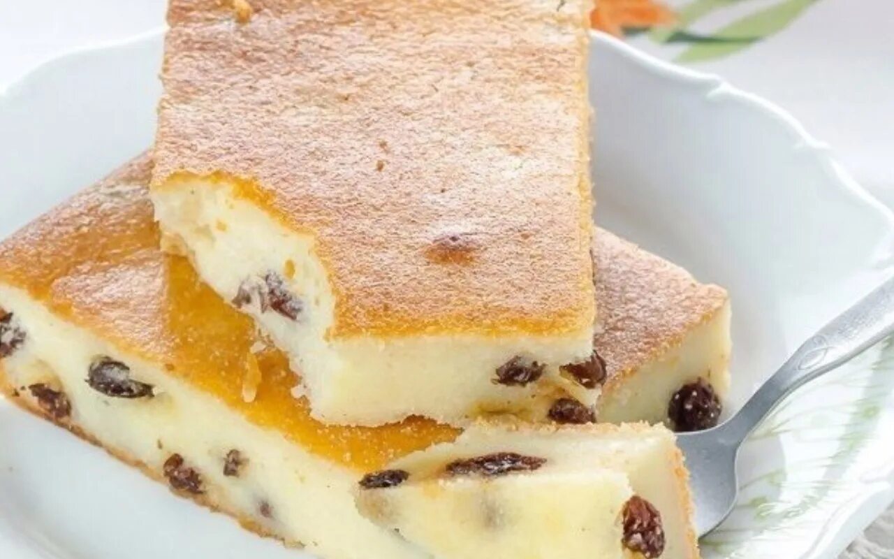 Творожная запеканка с изюмом без манки
