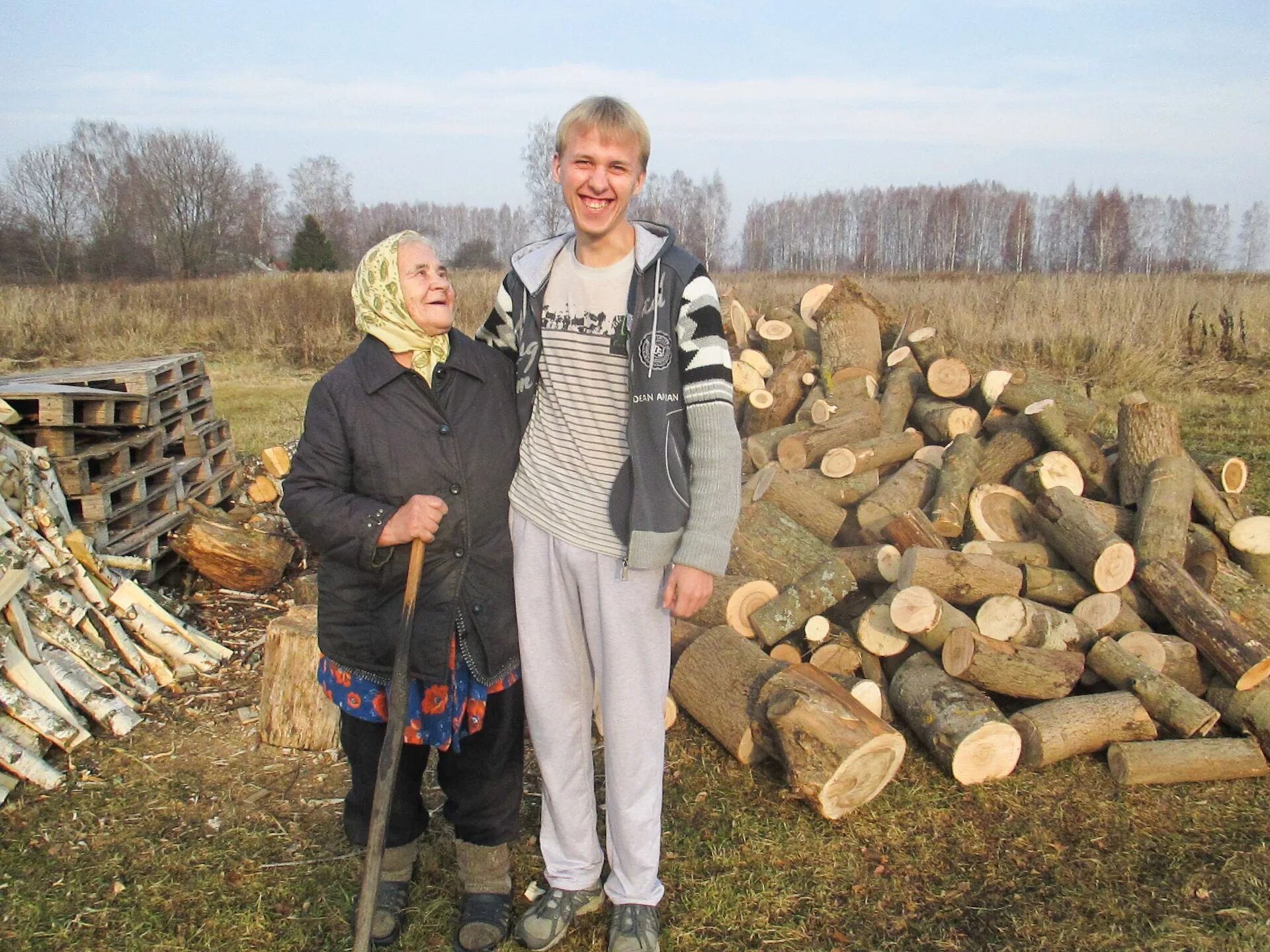 Бабушка с дровами.