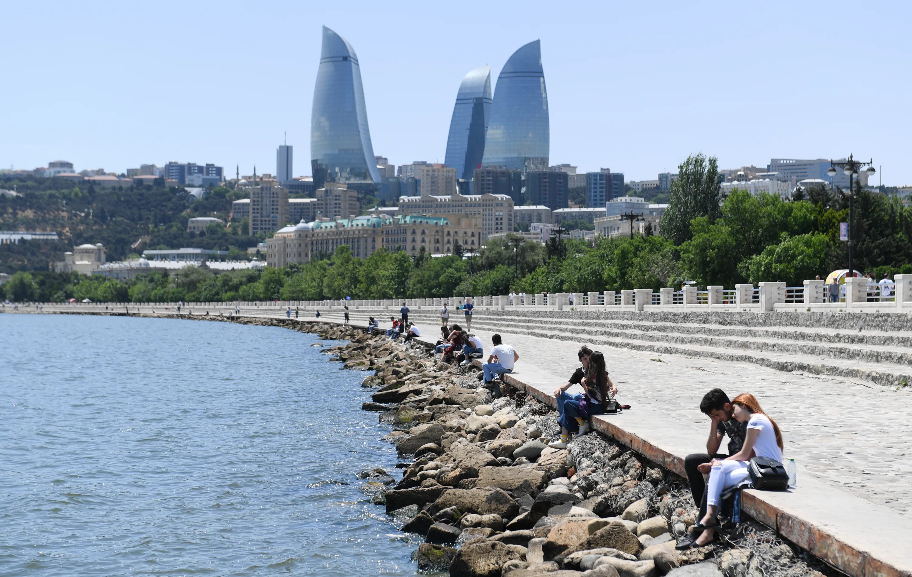 Баку столица азербайджана. Азер столица азербайджана. Баку на 5 дней. Флейм тауэрс баку. Флейм тауэрс баку.
