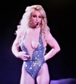 Britney Spears nip slip, beach, sexy. 