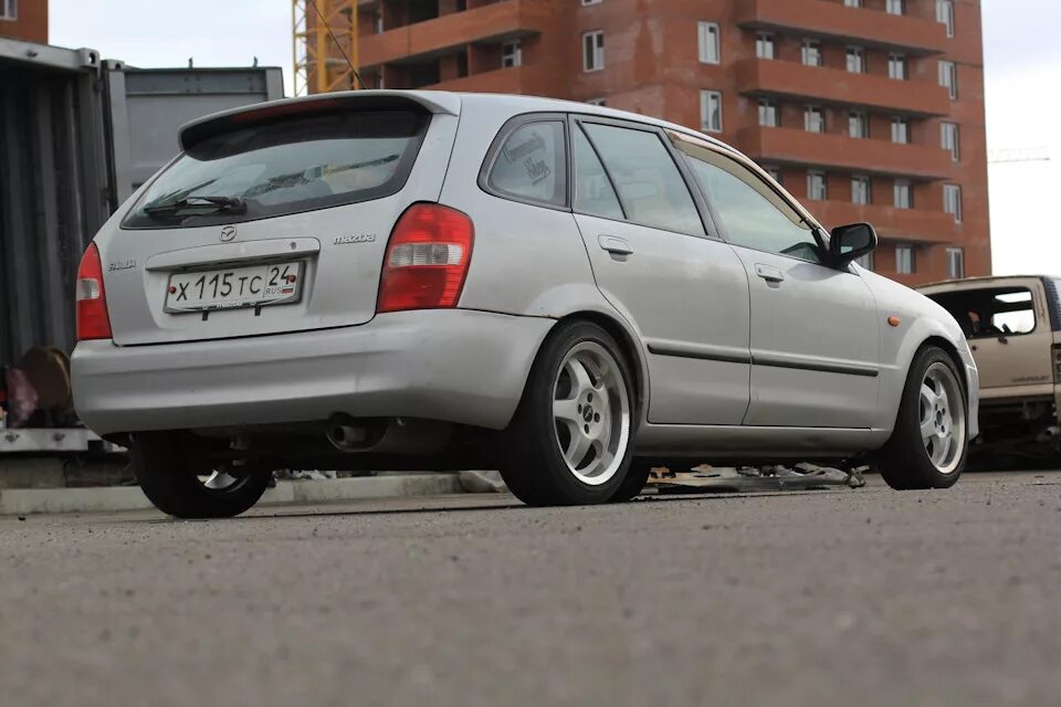 Мазда фамилия на дисках. Мазда фамилия bbs диски. Мазда фамилия диски r15. Mazda familia wagon. Mazda familia s-wagon диски r16.