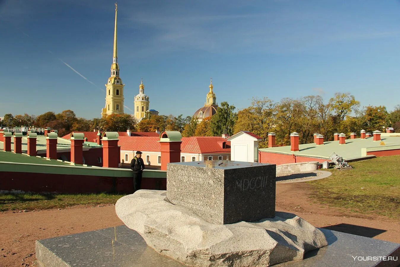 Кронверк это. Кронверк Петропавловской крепости. Центральная аллея Петропавловской крепости. Вал Кронверка Петропавловской крепости. Петропавловская крепость музей.