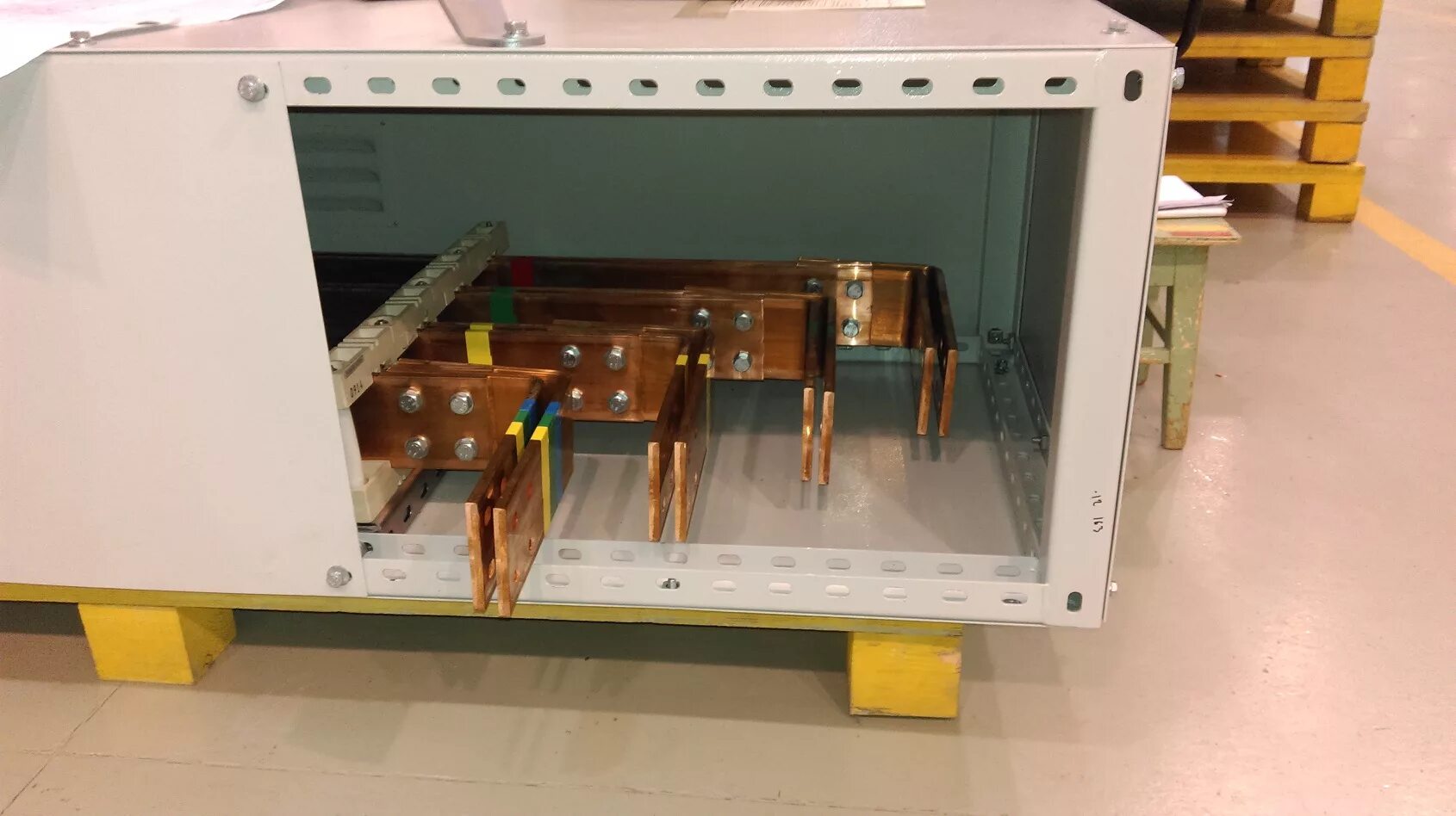 шинный мост 0. шинный мост шм 4000а. мост шинный шмр-1. грщ 3200а. ошиновка шинного моста.