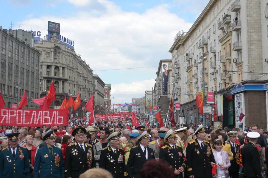 Митинг ко дню победы. День победы демонстрация. митинг и шествие на день победы. митинг ко дню победы картинки. 9 мая демонстрации с фотографиями.