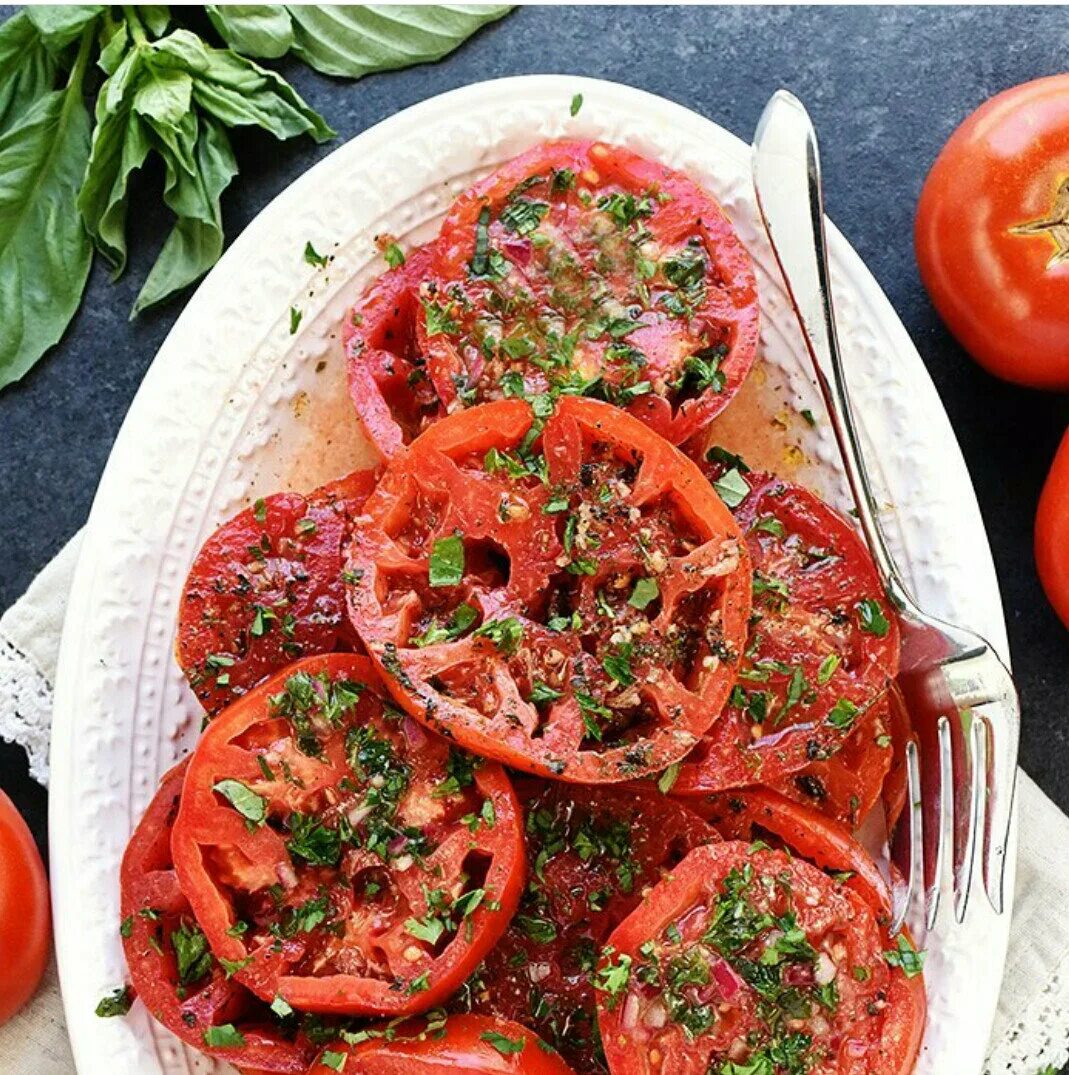 Пряные томаты. Пряные помидоры. Помидор в кулинарии. Помидоры по кубански. Томат блюдо.