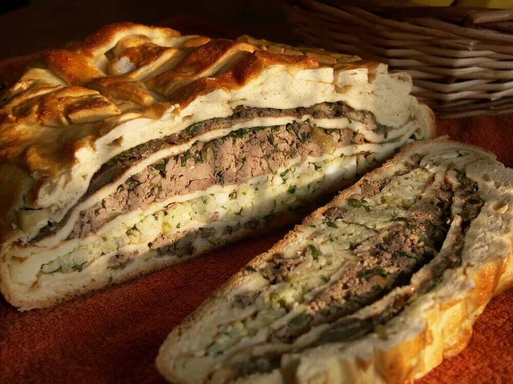 пирог со сложной начинкой. двенадцатислойная кулебяка. талурианская кулебяка. ягодные пироги. кулебяка.