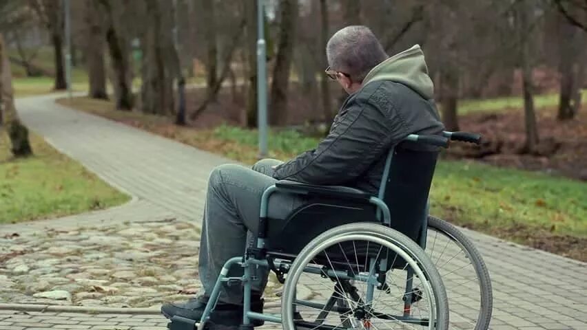 Куда можно сходить инвалидам. Город для людей с ограниченными возможностями. Куда можно сходить инвалидам. Люди с ограниченными возможностями. Инвалид колясочник.