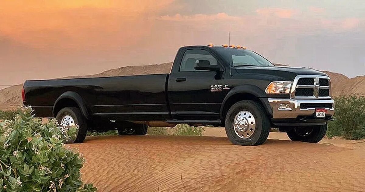 Лимузин рендж рендж ровер. Mercedes e-class (s212) binz lang limousine. Роллс ройс фантом 8 лимузин. Dodge ram 6500. Машины длиной 6 метров.