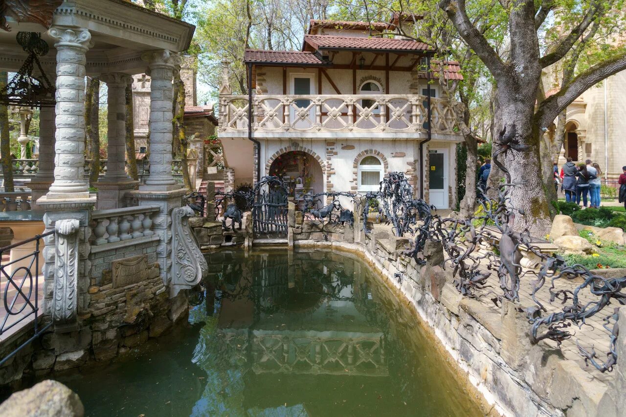 акведук в старом парке в кабардинке. кабардинка парк. кабардинка история. река накопс кабардинка. кабардинка история.