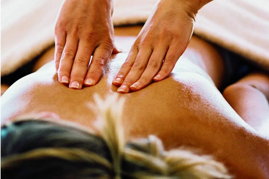 Massage most. Спортивный массаж. Массаж грудного отдела позвоночника. Сегментарный массаж шейно-грудного отдела. Аюрведический массаж спины.
