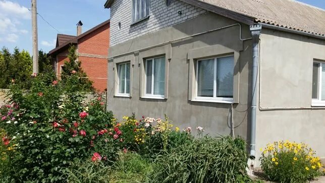 Запорожье пгт михайловка. Коттедж в токмаке. Дома запорожская обл. Вольнянск. Дом бердянск.