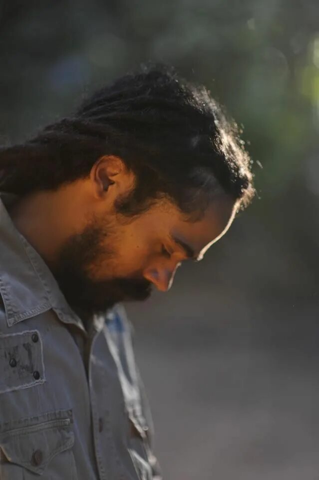 Jr gong marley. Дэмиан марли. damian &quot;jr. gong&quot; marley. дэмиан марли фото.