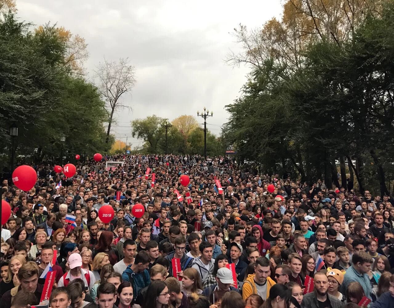 Где мало народу. Митинг Навального. Митинг Навального в Хабаровске. Люди города Хабаровска. Массовые выступления.
