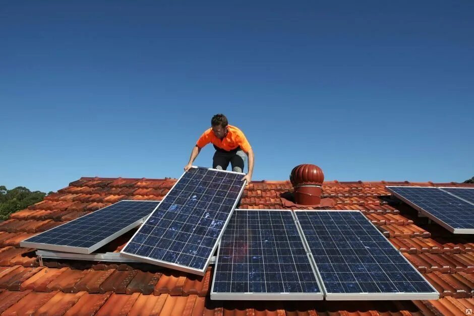 Солнечные батареи фото. Сломанные солнечные батареи. Солнечная энергия для бытовых нужд. Солнечная энергия в быту. Солнечная энергия на крышах в Австралии\.