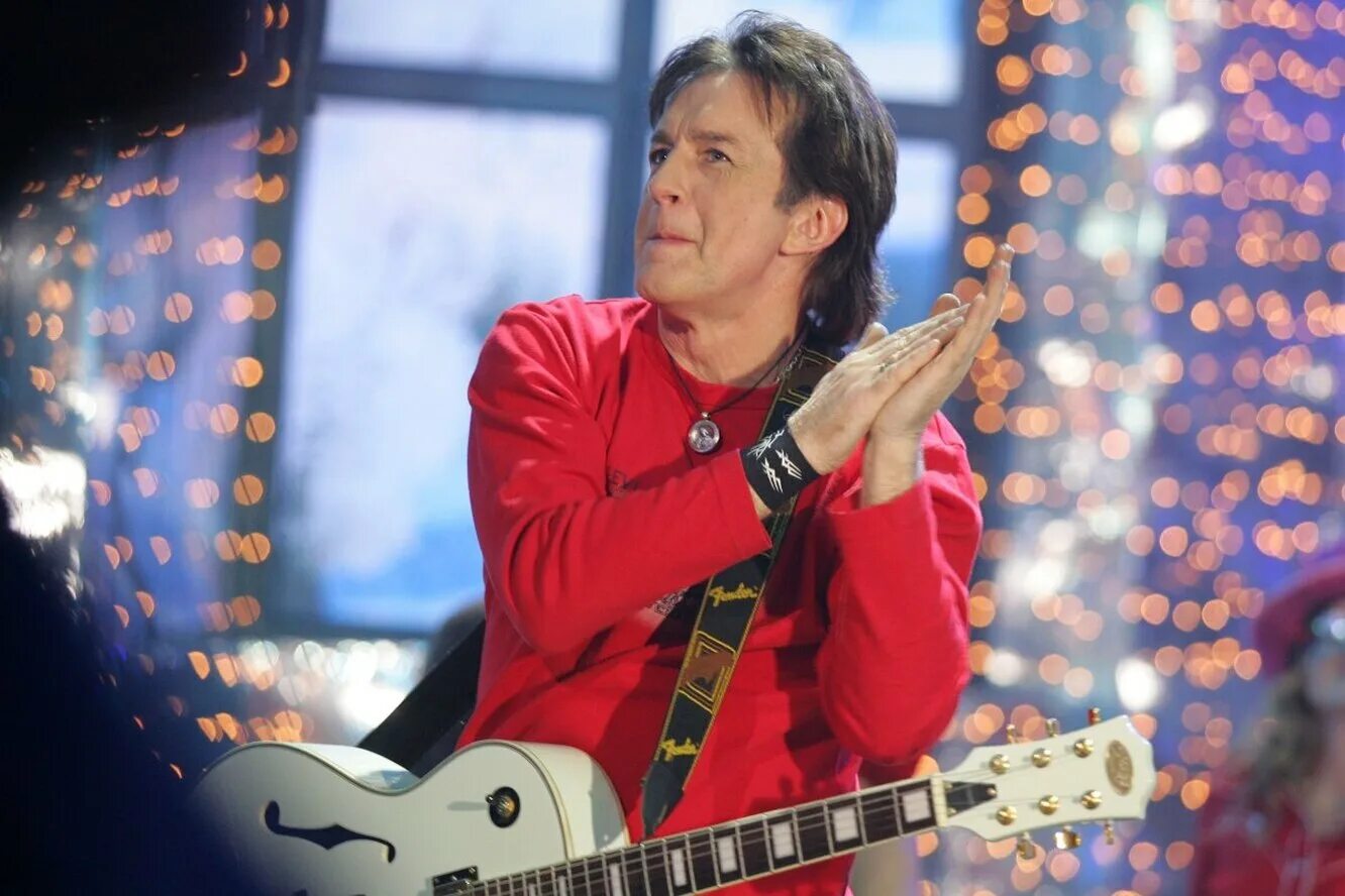 Памятник александра барыкина. Группа александр барыкин. Александр барыкин певец. Группа александр барыкин. Арыкин александр барыкин.