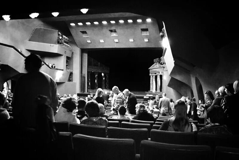 Театр современник станция метро. Театр современник метро. Театр современник на карте москвы на чистопрудном бульваре. Где раньше находился театр современник в москве. Театр современник метро.