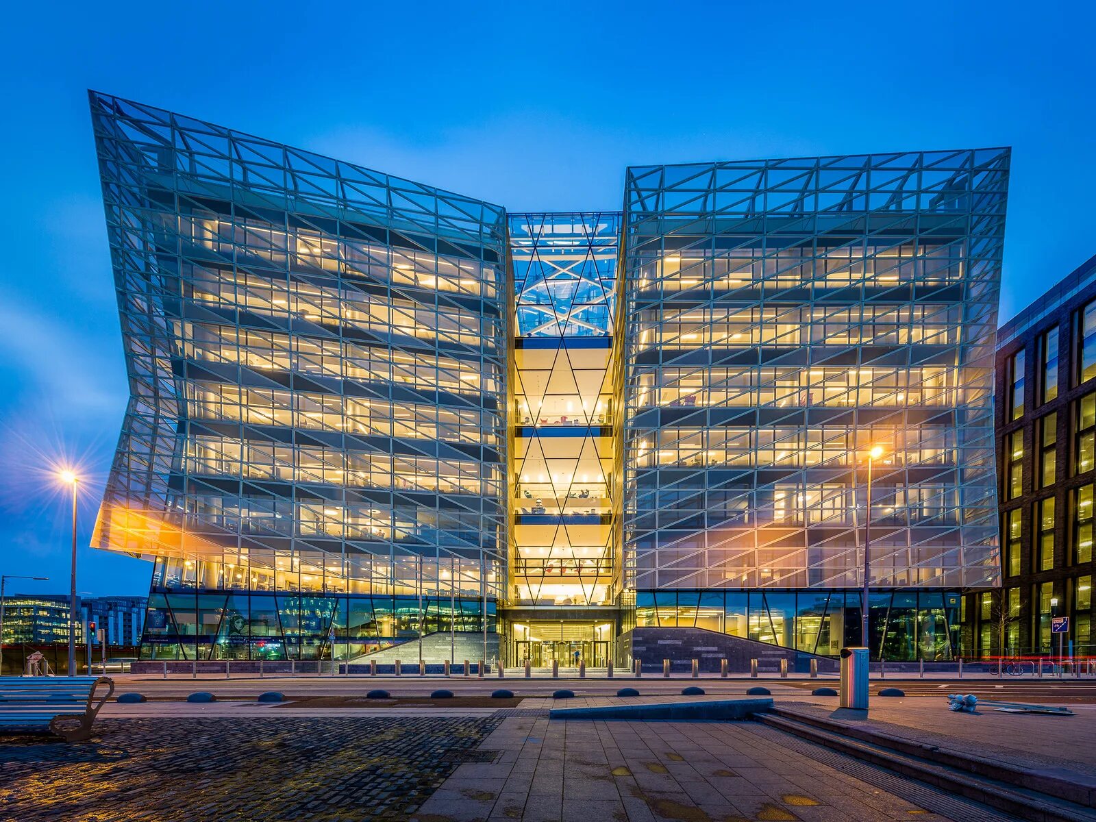 Same build. Высотки в перспективе. Same build. Архитектура виктора энрича название зданий. Same build.