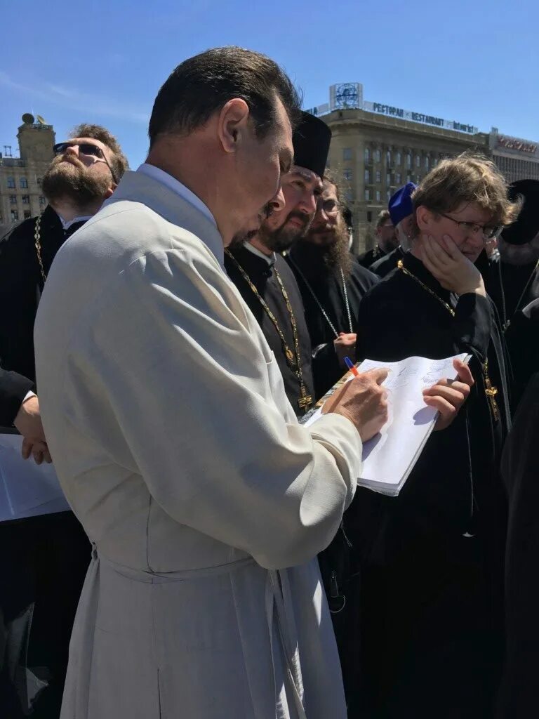 40 священников