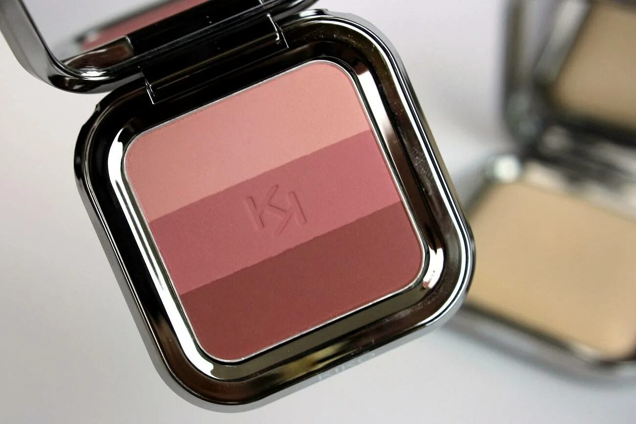 Kiko blush. Румяна кико милано. kiko milano румяна трио shade fusion. kiko milano румяна трио shade fusion 6г с зеркалом тон 06. румяна kiko свотчи.