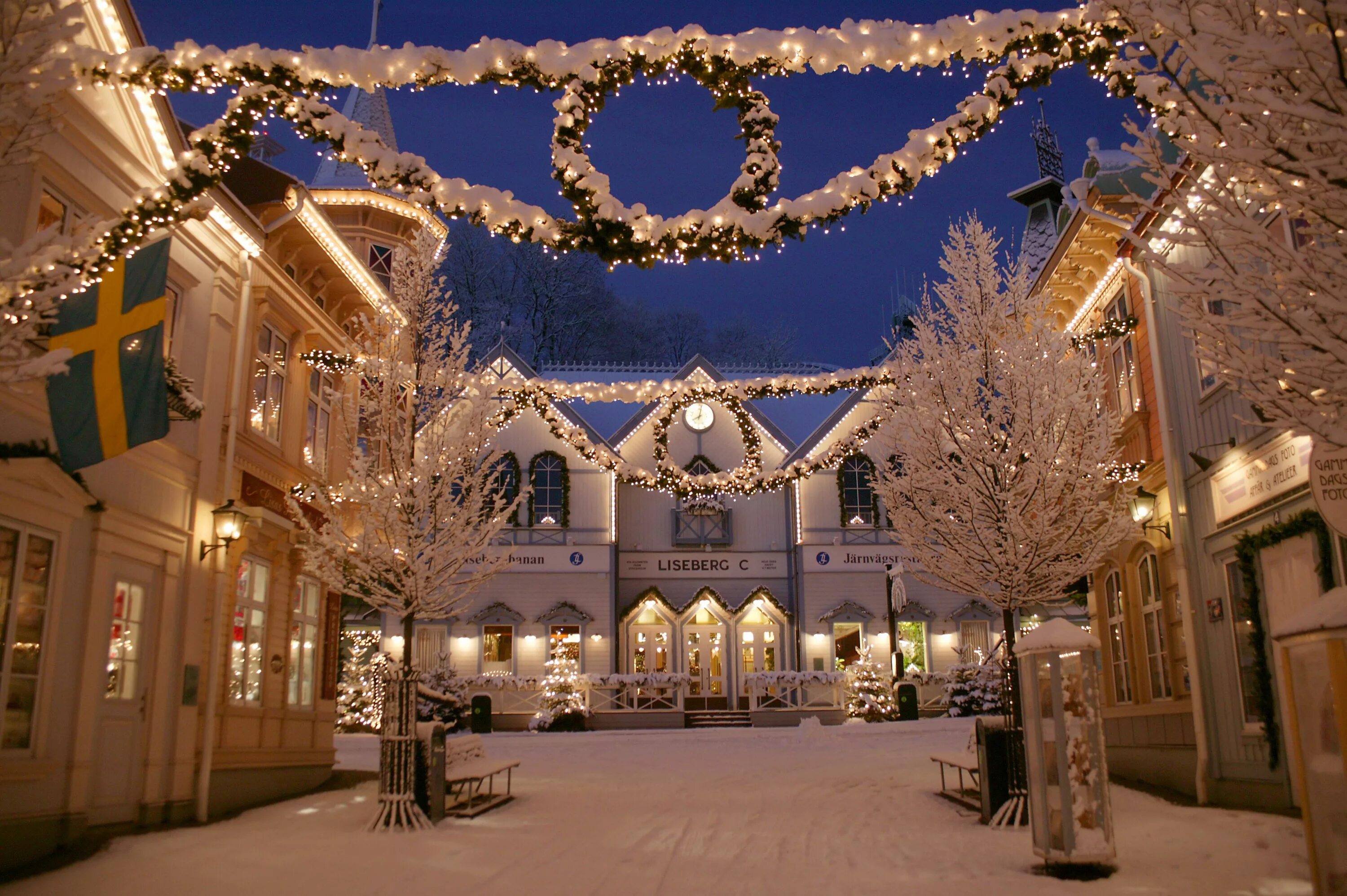 Ковид новый год. Лисеберг Швеция. Liseberg, гётеборг, Швеция.. Лизеберг парк в Швеции. Новогодний Карлштадт Швеция.